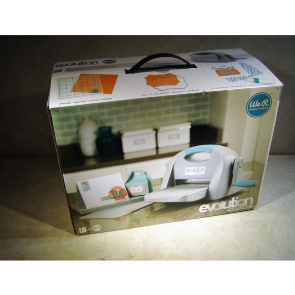 We R Memory Keepers Evolution Advanced die-cut & embossing machine - Picture 2 of 15